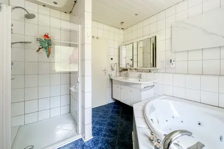 Tageslichtbad OG