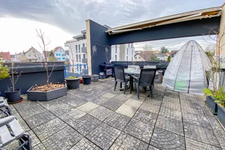 Dachterrasse der Immobilie: Charmantes Penthouse-Feeling: Großzügige Wohnung mit Dachterrasse in Reinheim (Foto)