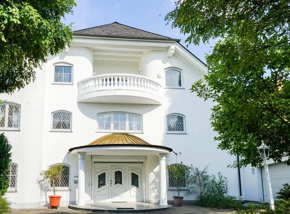 Villa vorne