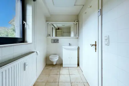 Tageslichtbad der Immobilie: Einzigartige Maisonettewohnung mit Kamin & Klimagerät – diese Wohnung gibt es nur einmal! (Foto)