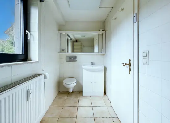 Tageslichtbad der Immobilie: Einzigartige Maisonettewohnung mit Kamin & Klimagerät – diese Wohnung gibt es nur einmal! (Foto)