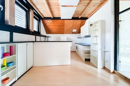 Küche u. Essbereich der Immobilie: Einzigartige Maisonettewohnung mit Kamin & Klimagerät – diese Wohnung gibt es nur einmal! (Foto)
