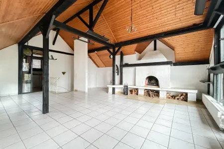 Wohnbereich der Immobilie: Einzigartige Maisonettewohnung mit Kamin & Klimagerät – diese Wohnung gibt es nur einmal! (Foto)