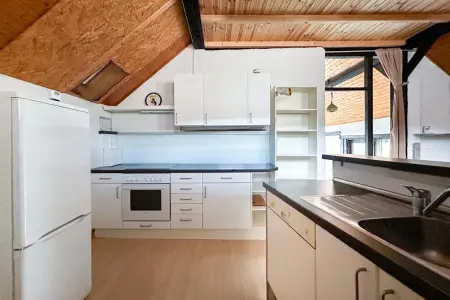 Küche u. Essbereich der Immobilie: Einzigartige Maisonettewohnung mit Kamin & Klimagerät – diese Wohnung gibt es nur einmal! (Foto)