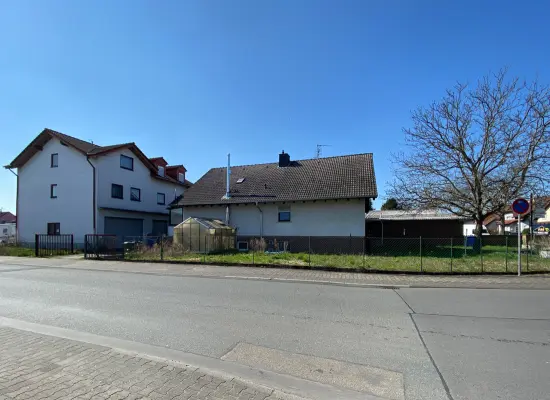 Straßenansicht I der Immobilie: Vielseitiges Wohn- und Geschäftsensemble mit zahlreichen Nutzungsmöglichkeiten in Dieburg (Foto)