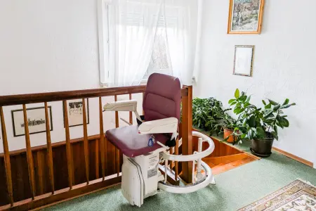 Flur OG der Immobilie: Gelegenheit für Selbstnutzer oder Anleger: Reihenendhaus in ruhiger Süd-Lage mit schönem Garten (Foto)