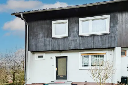 Ansicht O der Immobilie: Gelegenheit für Selbstnutzer oder Anleger: Reihenendhaus in ruhiger Süd-Lage mit schönem Garten (Foto)