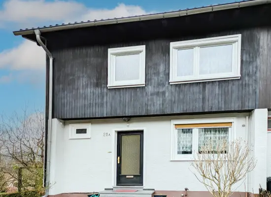 Ansicht O der Immobilie: Gelegenheit für Selbstnutzer oder Anleger: Reihenendhaus in ruhiger Süd-Lage mit schönem Garten (Foto)