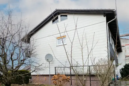 Ansicht S der Immobilie: Gelegenheit für Selbstnutzer oder Anleger: Reihenendhaus in ruhiger Süd-Lage mit schönem Garten (Foto)