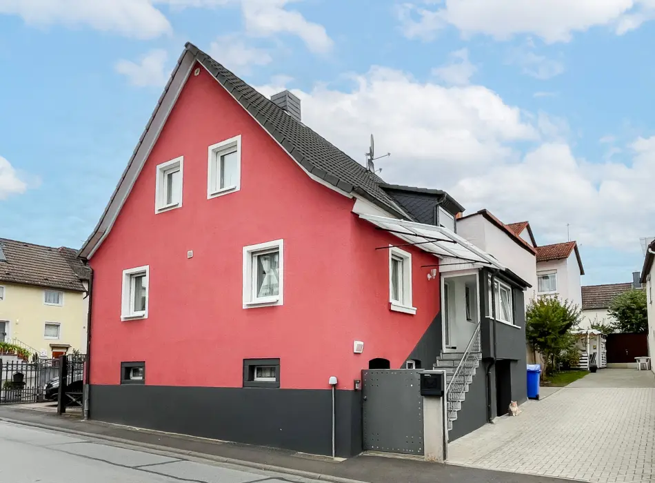 Straßenansicht Hofzufahrt