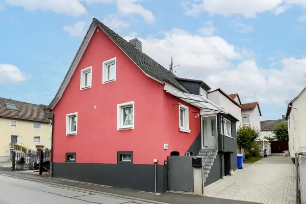 Straßenansicht Hofzufahrt