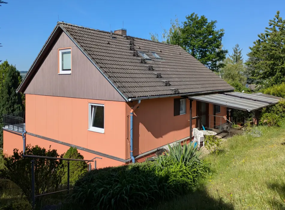 Ansicht-O der Immobilie: Ein Haus? Eine Wohnung? Eigentlich beides! Große ETW mit Garten in ruhiger, sonniger Süd-West-Lage! (Foto)