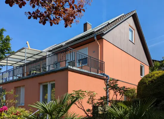 Ansicht-SO-Titel der Immobilie: Ein Haus? Eine Wohnung? Eigentlich beides! Große ETW mit Garten in ruhiger, sonniger Süd-West-Lage! (Titelbild)