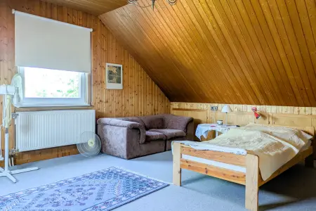 DG-Studio der Immobilie: Ein Haus? Eine Wohnung? Eigentlich beides! Große ETW mit Garten in ruhiger, sonniger Süd-West-Lage! (Foto)