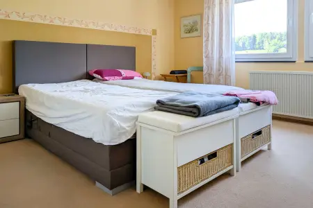 EG-Schlafen der Immobilie: Ein Haus? Eine Wohnung? Eigentlich beides! Große ETW mit Garten in ruhiger, sonniger Süd-West-Lage! (Foto)