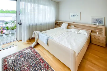 Schlafzimmer Whg. 2. OG mi. der Immobilie: Investieren in Toplage: Wohn- und Geschäftshaus im Herzen von Hanau (Foto)