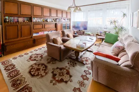 Wohnzimmer Whg. 2. OG mi. der Immobilie: Investieren in Toplage: Wohn- und Geschäftshaus im Herzen von Hanau (Foto)