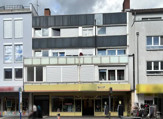 Frontansicht der Immobilie: Investieren in Toplage: Wohn- und Geschäftshaus im Herzen von Hanau (Foto)