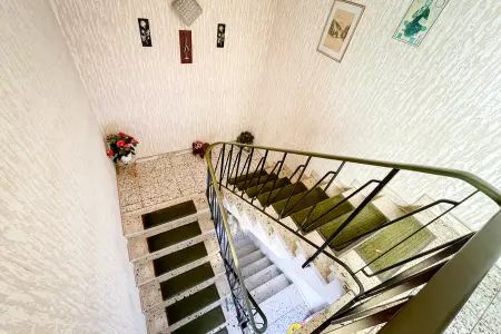 großzügiges Treppenhaus