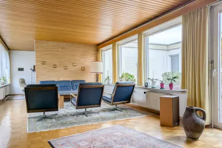 EG-Wohnen-2 der Immobilie: Spitzen-Lage in Erbach – Atrium-Bungalow mit ehemaliger Praxis! (Foto)