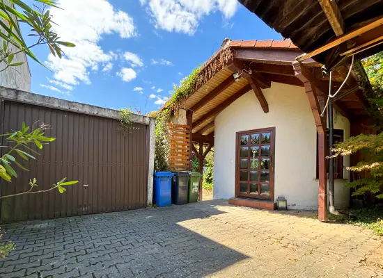 Anbau und Garage