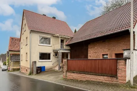 Wohnhaus mit Scheune