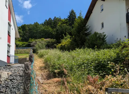 Ansicht-NO der Immobilie: Außergewöhnliches Grundstück für ein außergewöhnliches Haus mit tollem Blick in Eberbach! (Foto)