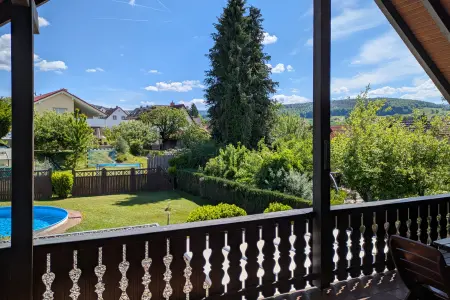 Aussicht-O der Immobilie: 1 Haus 2 Wohnungen? Eigentlich beides! Viel Platz & viele Möglichkeiten in zentraler Lage von Erbach (Foto)