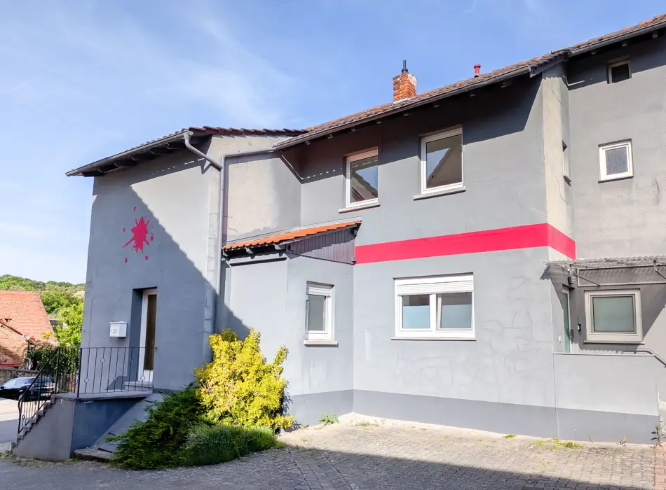 Ansicht-SW der Immobilie: Ein- / Zwei-Familien-Haus in Erlenbach Mechenhard - interessant für Selbstnutzer & Kapitalanleger! (Foto)