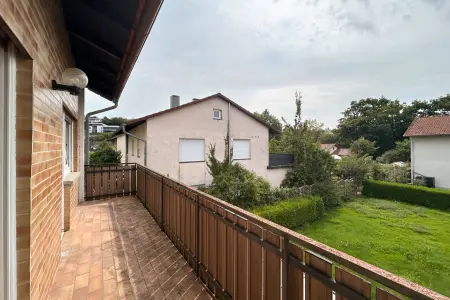 Balkon der Immobilie: Ein Haus voller Möglichkeiten – Ihr Projekt mit Zukunft! (Foto)