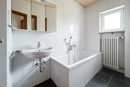 Tageslichtbad der Immobilie: Ein Haus voller Möglichkeiten – Ihr Projekt mit Zukunft! (Foto)