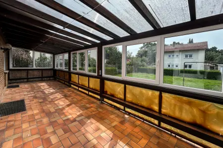 Wintergarten der Immobilie: Ein Haus voller Möglichkeiten – Ihr Projekt mit Zukunft! (Foto)