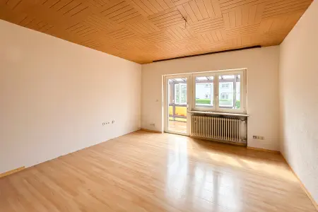 Wohnbereich der Immobilie: Ein Haus voller Möglichkeiten – Ihr Projekt mit Zukunft! (Foto)