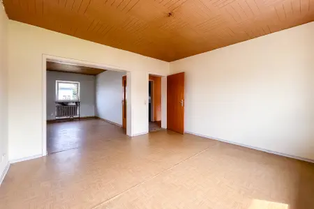 Wohnbereich der Immobilie: Ein Haus voller Möglichkeiten – Ihr Projekt mit Zukunft! (Foto)