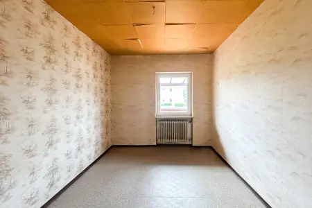 Kinderzimmer der Immobilie: Ein Haus voller Möglichkeiten – Ihr Projekt mit Zukunft! (Foto)