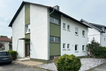 Frontansicht der Immobilie: Ein Haus voller Möglichkeiten – Ihr Projekt mit Zukunft! (Foto)