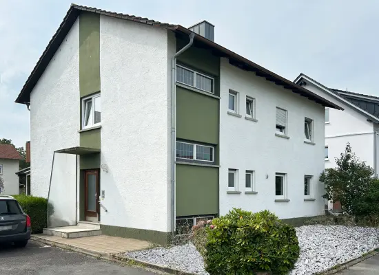 Frontansicht der Immobilie: Ein Haus voller Möglichkeiten – Ihr Projekt mit Zukunft! (Foto)