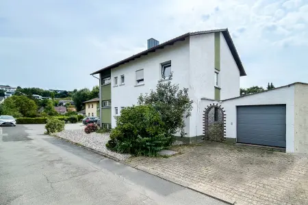 Hausansicht der Immobilie: Ein Haus voller Möglichkeiten – Ihr Projekt mit Zukunft! (Titelbild)