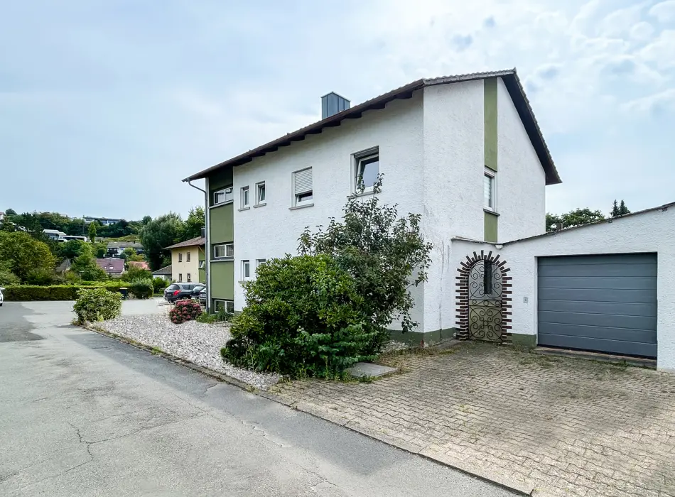 Hausansicht der Immobilie: Ein Haus voller Möglichkeiten – Ihr Projekt mit Zukunft! (Titelbild)