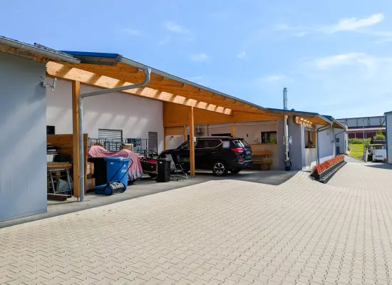 Ansicht-Hof der Immobilie: Neuwertiges Gewerbeobjekt – Büro-Gebäude, Lager- & Werk-Halle
in Erbach! (Foto)