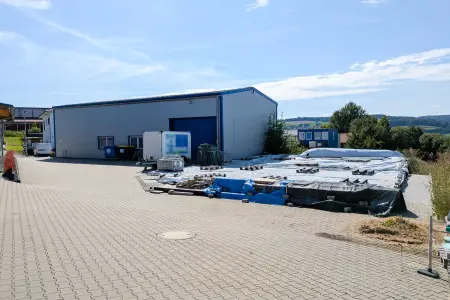 Ansicht-Werkhalle-Fundament-Wohnhaus der Immobilie: Neuwertiges Gewerbeobjekt – Büro-Gebäude, Lager- & Werk-Halle
in Erbach! (Foto)