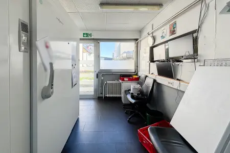 Büro der Immobilie: Produktionshalle mit vielseitigen Nutzungsmöglichkeiten in zentraler Lage von Klein-Umstadt (Foto)