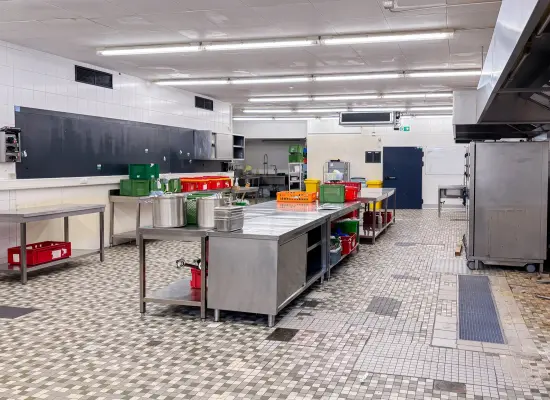 Großküche der Immobilie: Produktionshalle mit vielseitigen Nutzungsmöglichkeiten in zentraler Lage von Klein-Umstadt (Foto)