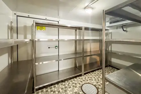 Kühlraum der Immobilie: Produktionshalle mit vielseitigen Nutzungsmöglichkeiten in zentraler Lage von Klein-Umstadt (Foto)