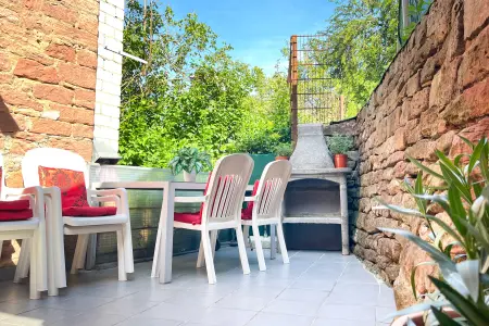 Terrasse der Immobilie: Komfortables Wohnen auf drei Ebenen – Reihenhaus mit Terrasse und Stellplatz (Foto)