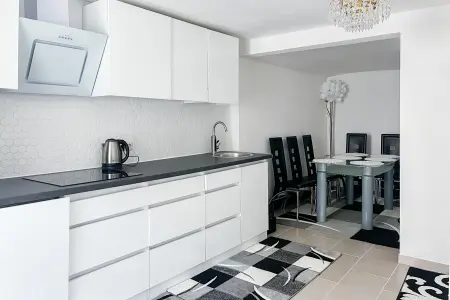 EG_Koch-Essbereich der Immobilie: Komfortables Wohnen auf drei Ebenen – Reihenhaus mit Terrasse und Stellplatz (Foto)