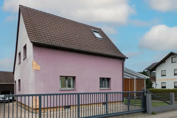 Ansicht_SO der Immobilie: Einzugsbereites Einfamilienhaus wartet auf Sie: Intere...