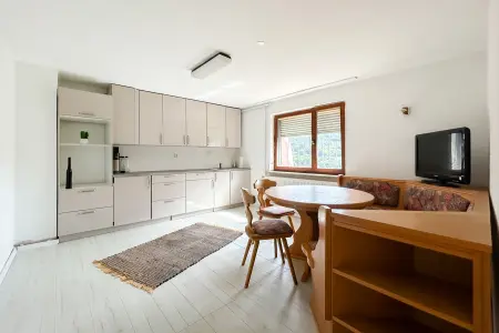 Küche UG der Immobilie: Ihr neues Familienglück in Breitendiel – Großzügig, modern und mit herrlichem Außenbereich! (Foto)