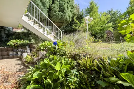 Aussenbereich der Immobilie: Ein Zweifamilienhaus voller Möglichkeiten - ideal für Familien oder Generationenwohnen in Lengfeld (Foto)