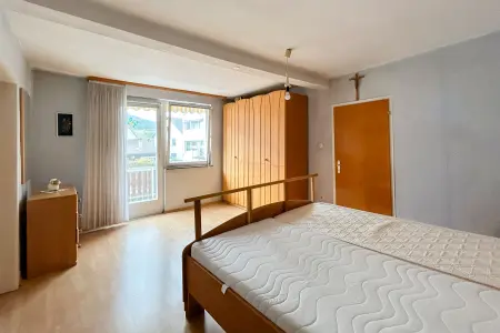Schlafzimmer der Immobilie: Mehrgenerationenhaus - Großzügiges Einfamilienhaus mit viel Platz und Charme in Mainnähe! (Foto)